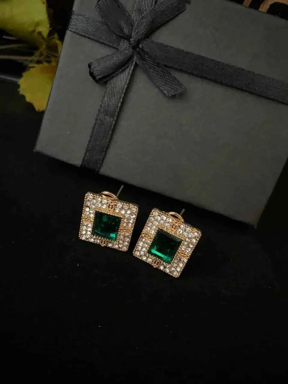 Modern Design Artificial Stones Studs E-2