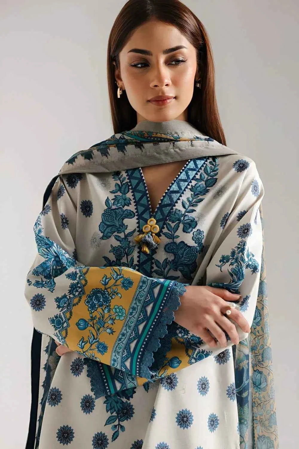 3 Pcs Women's Unstitched Printed Suit